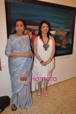 Asha Bhosle at Madhuri Badhuri art exhibition in Kalaghoda on 8th June 2011 (39).JPG